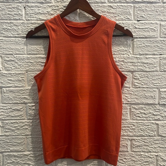 Lululemon tank. - Picture 1 of 4